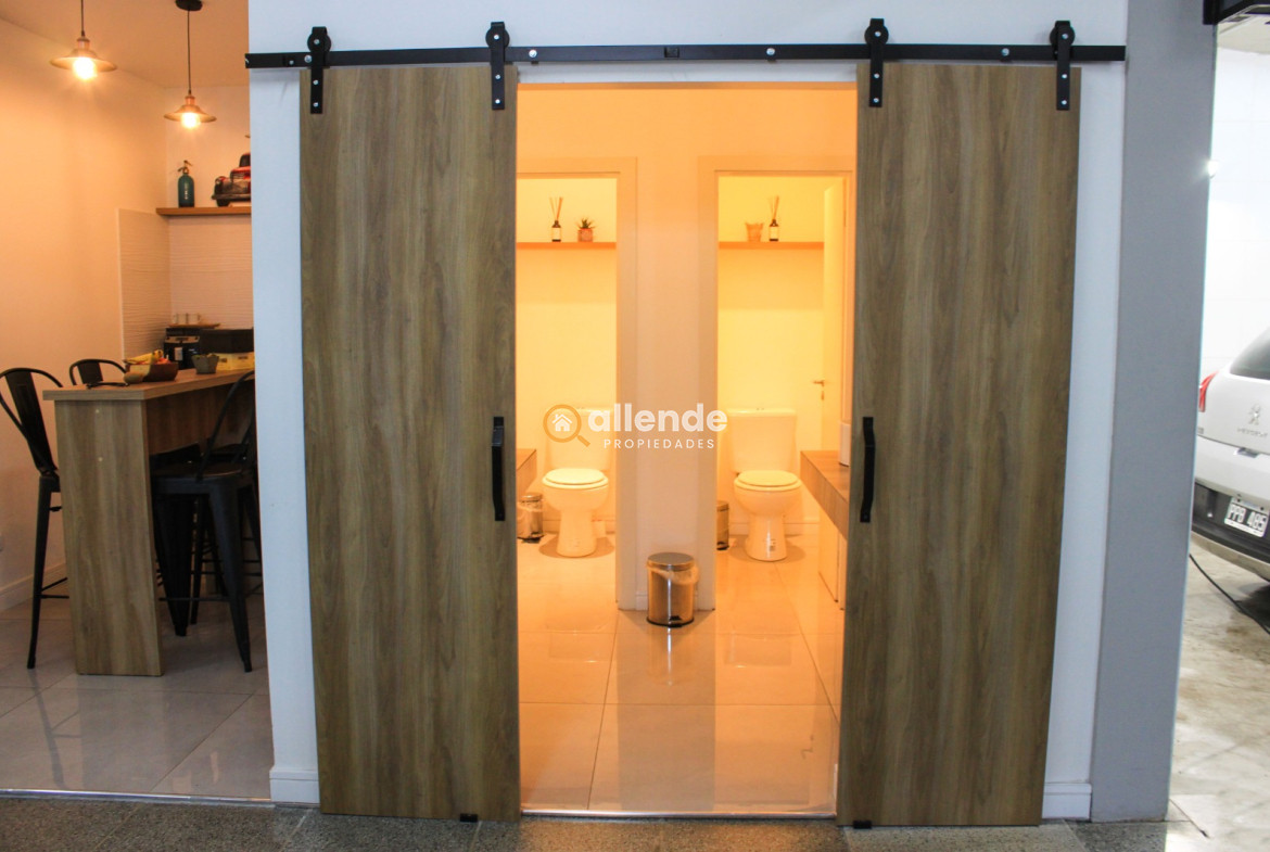 Toilette y cocina del local comercial.